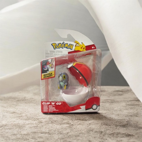 Pokemon Clip 'N' Go - Frigibax + Repeat Ball